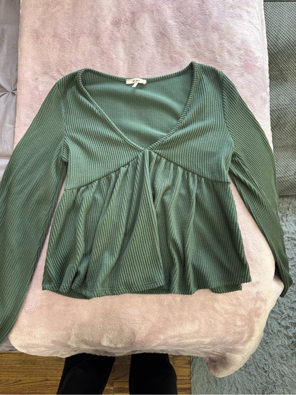Francesca's Collections Olive Green Ribbed V-Neck Peplum Top